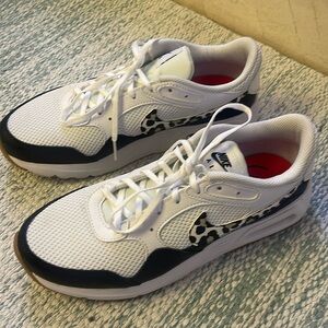 Woman’s Nike Air Max SC